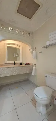 Aseo; suelo de baldosas, luz natural