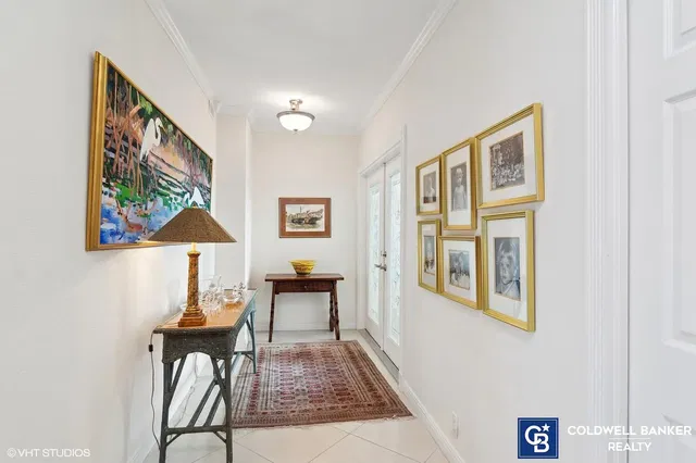 Cloakroom; natural light, tile floor