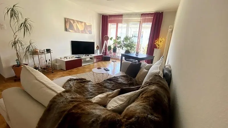 Obývací pokoj; přirozené světlo, moderní styl