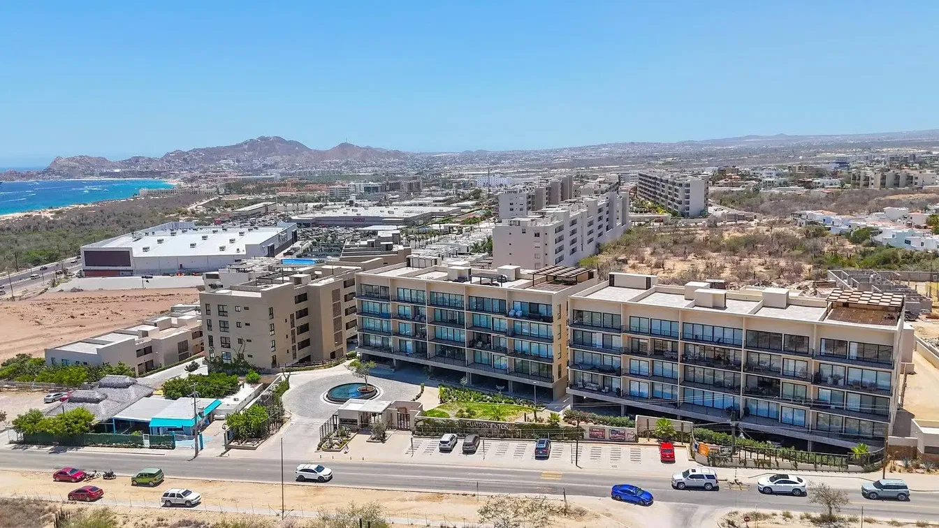 Casa y alrededores; vista