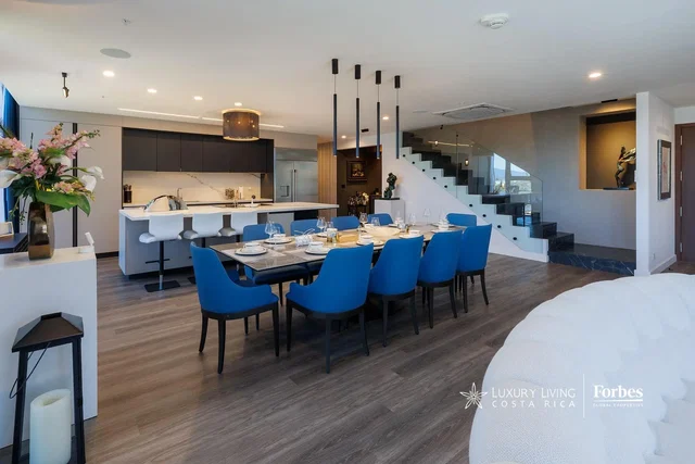 غرفة طعام; إطلالة, أسلوب عصري, ضوء طبيعي