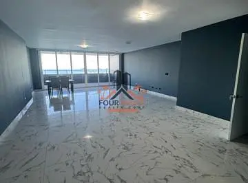 غرفة معيشة; إطلالة, أرضية من البلاط, ضوء طبيعي