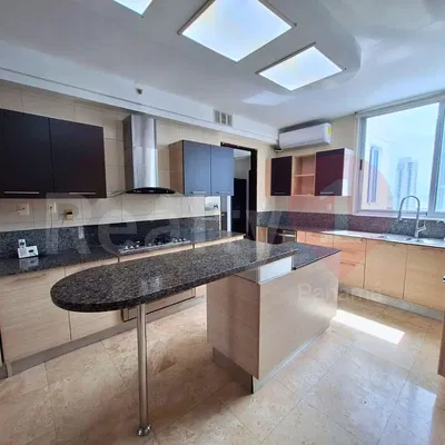 Mutfak; mutfak aletleri, doğal ışık, modern stil