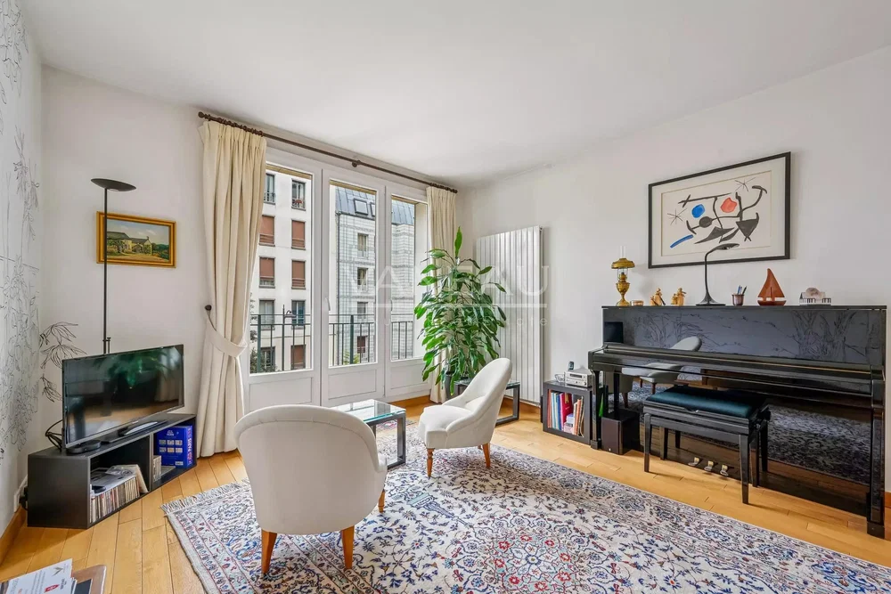 Salon; vue, parquet, lumière naturelle, style moderne