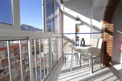 Балкон; поглед, плочице, природно светло