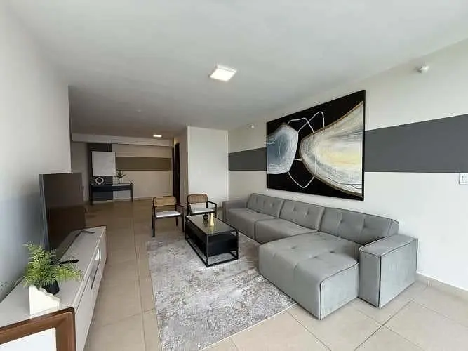 Obývací pokoj; přirozené světlo, dlažba, moderní styl