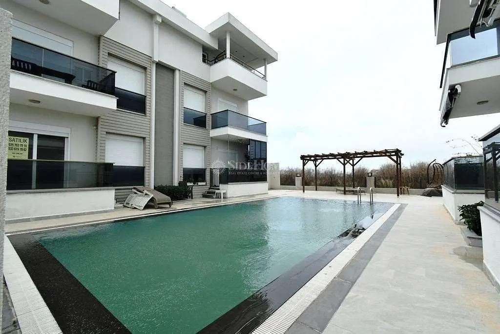 Dům a okolí; výhled