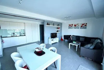 Obývací pokoj; výhled, přirozené světlo, moderní styl