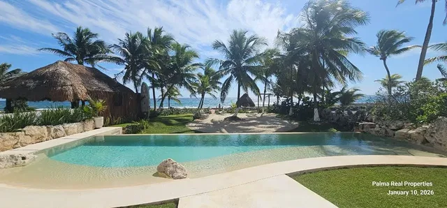 Casa y alrededores; vista, luz natural