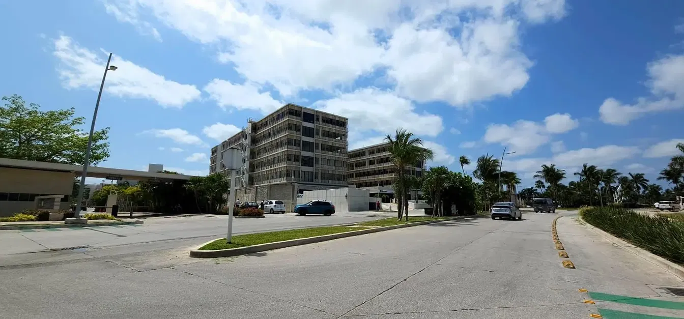 Casa y alrededores; vista