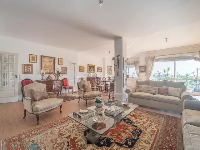 Дневна соба; природно светло, рустикални стил, дрвени под