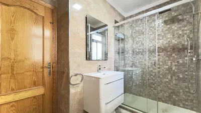 Баня; плочки, естествена светлина, ремонтиран