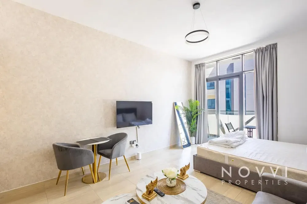 Spavaća soba; moderan stil, pločice, prirodna svjetlost