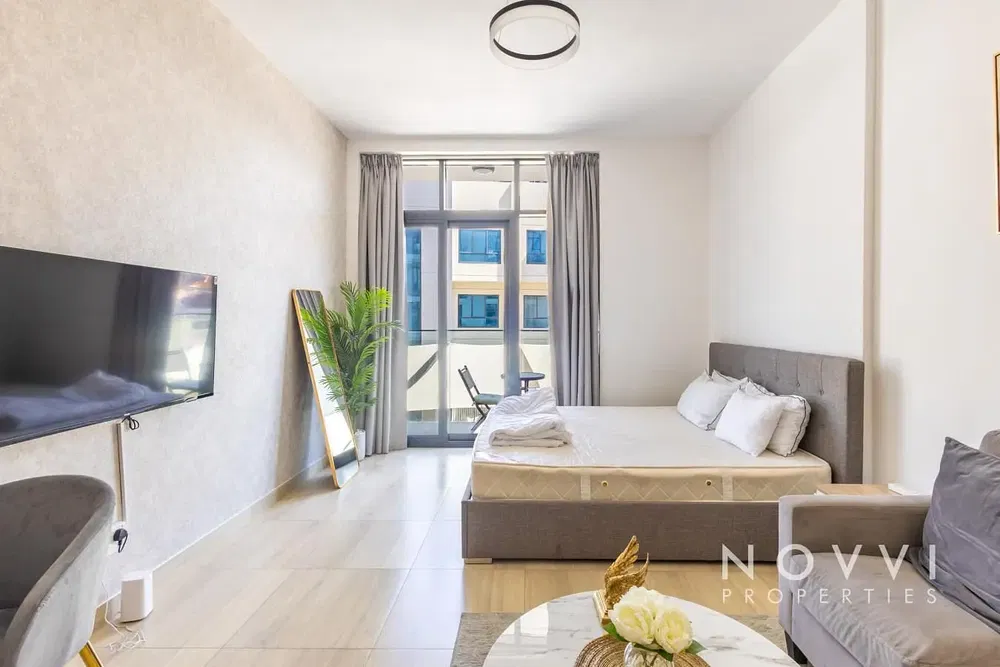 Spavaća soba; prirodna svjetlost, moderan stil