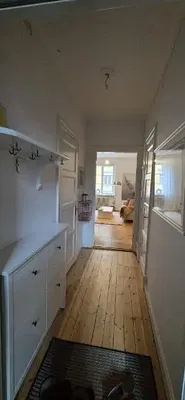 Garderobe; holzboden, tageslicht