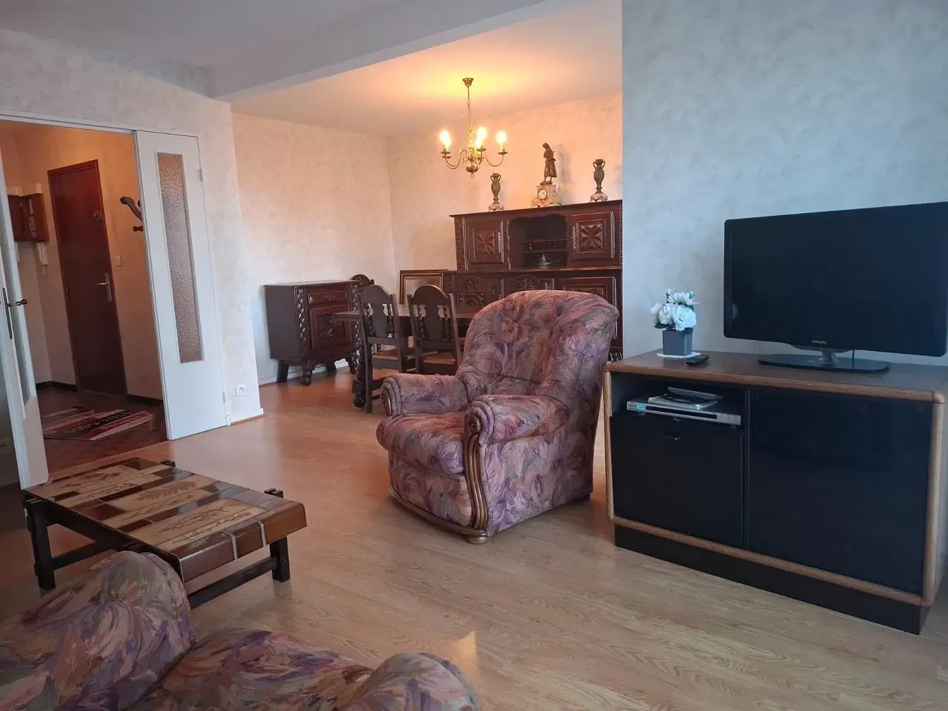 Salon; lumière naturelle, style rustique