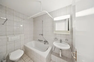 Salle de bain; carrelage, lumière naturelle, rénové