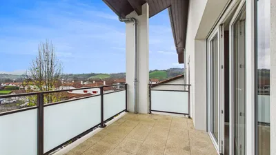 Balcone; vista, pavimento in piastrelle