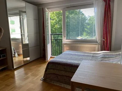 Schlafzimmer; tageslicht, holzboden