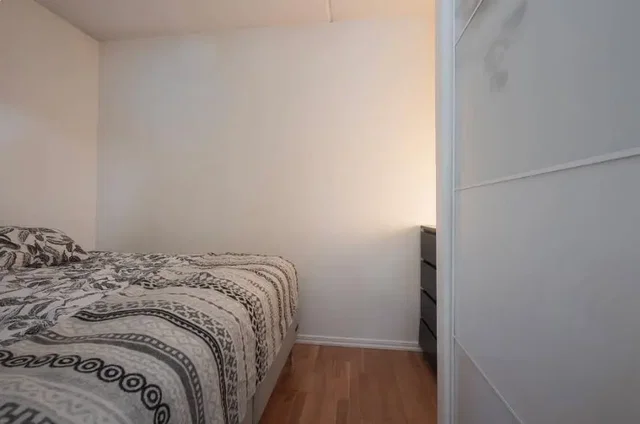 Chambre; parquet, lumière naturelle