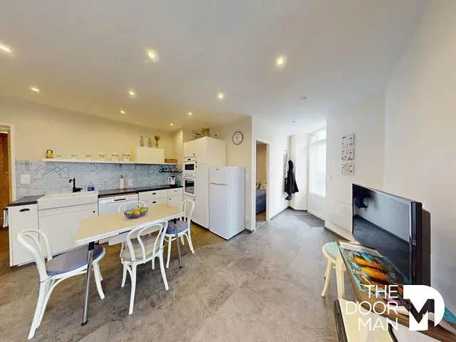 Cucina; elettrodomestici, luce naturale