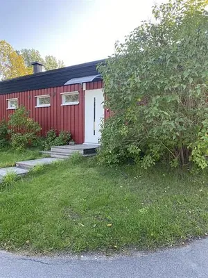 Haus und umgebung; tageslicht