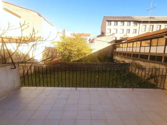 Terrazza; pavimento in piastrelle