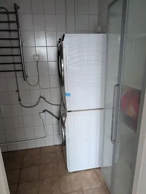 Salle de bain; carrelage, nécessite rénovation