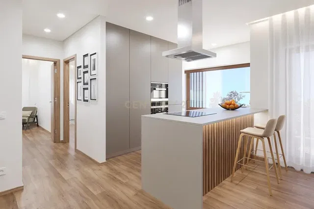 Κουζίνα; συσκευές κουζίνας, φυσικό φως, μοντέρνο στυλ, ξύλινο πάτωμα