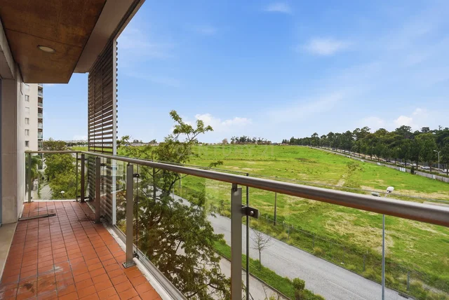 Balcón; vista, suelo de baldosas