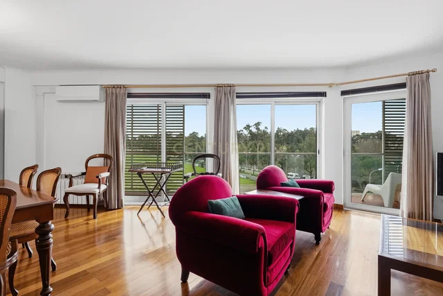 Salón; vista, suelo de madera, luz natural