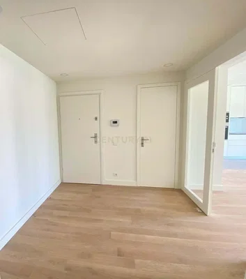 Camera da letto; pavimento in legno, luce naturale