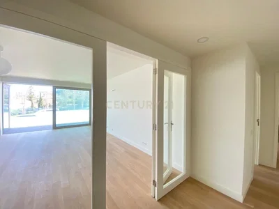 Soggiorno; vista, pavimento in legno, luce naturale, ristrutturato