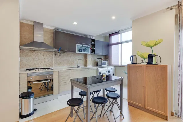 Cocina; electrodomésticos, luz natural, estilo moderno