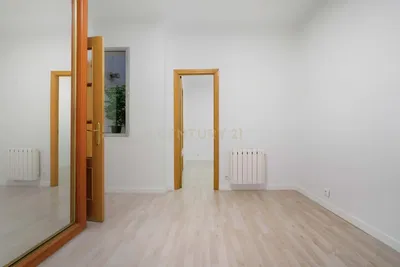 Schlafzimmer; holzboden, tageslicht