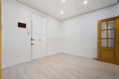 Sonstiges; holzboden, renoviert, tageslicht