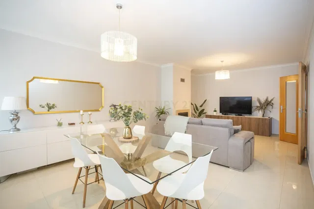 Wohnzimmer; moderner stil, tageslicht, fliesenboden