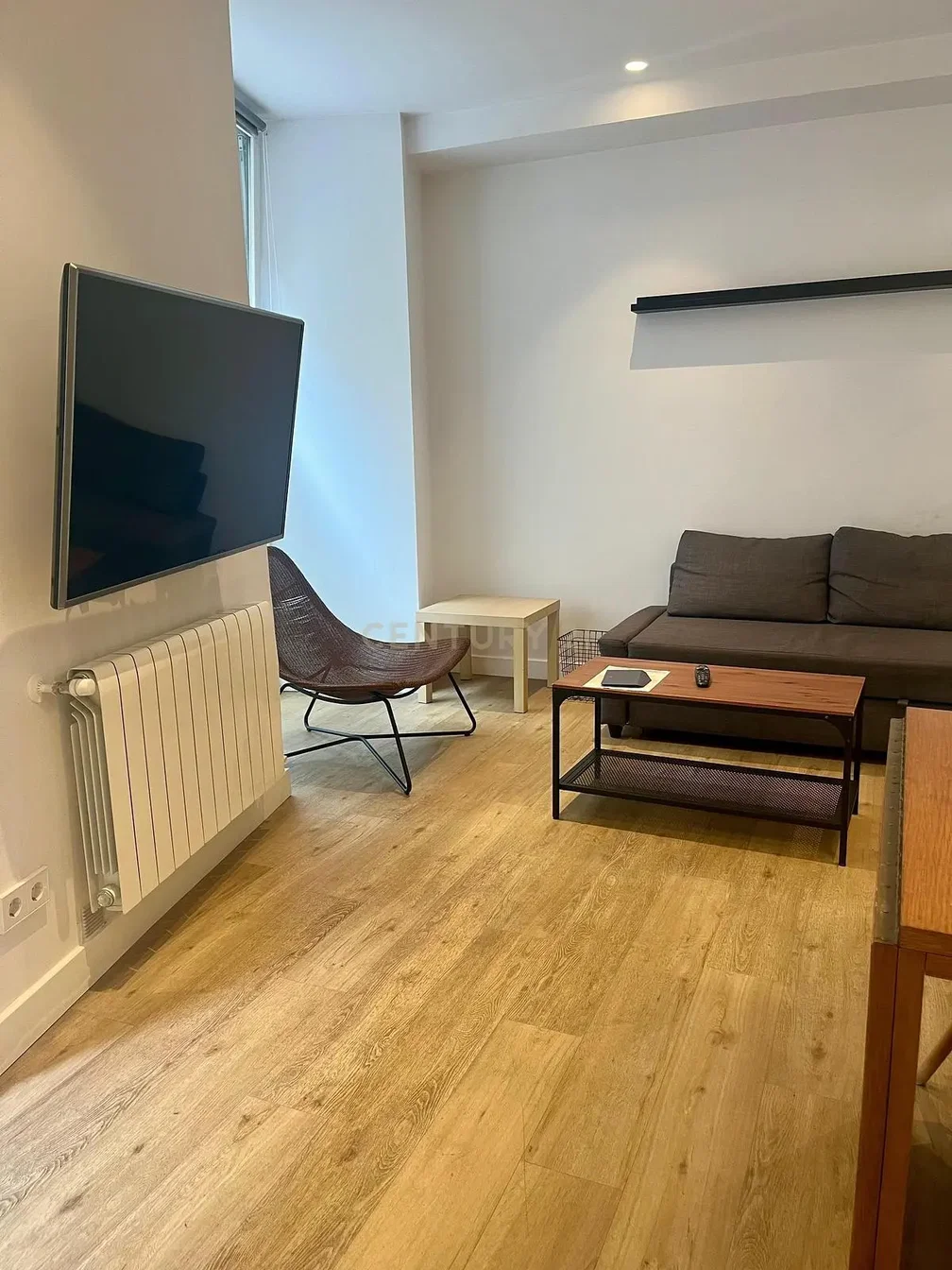 Salon; lumière naturelle, style moderne, parquet