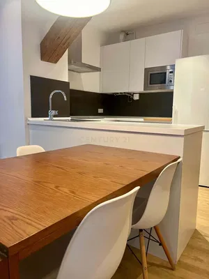 Cuisine; électroménager, parquet, lumière naturelle, style moderne