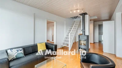 Wohnzimmer; kamin, holzboden, tageslicht