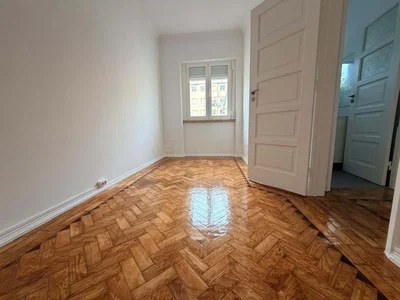 Schlafzimmer; holzboden, tageslicht, blick