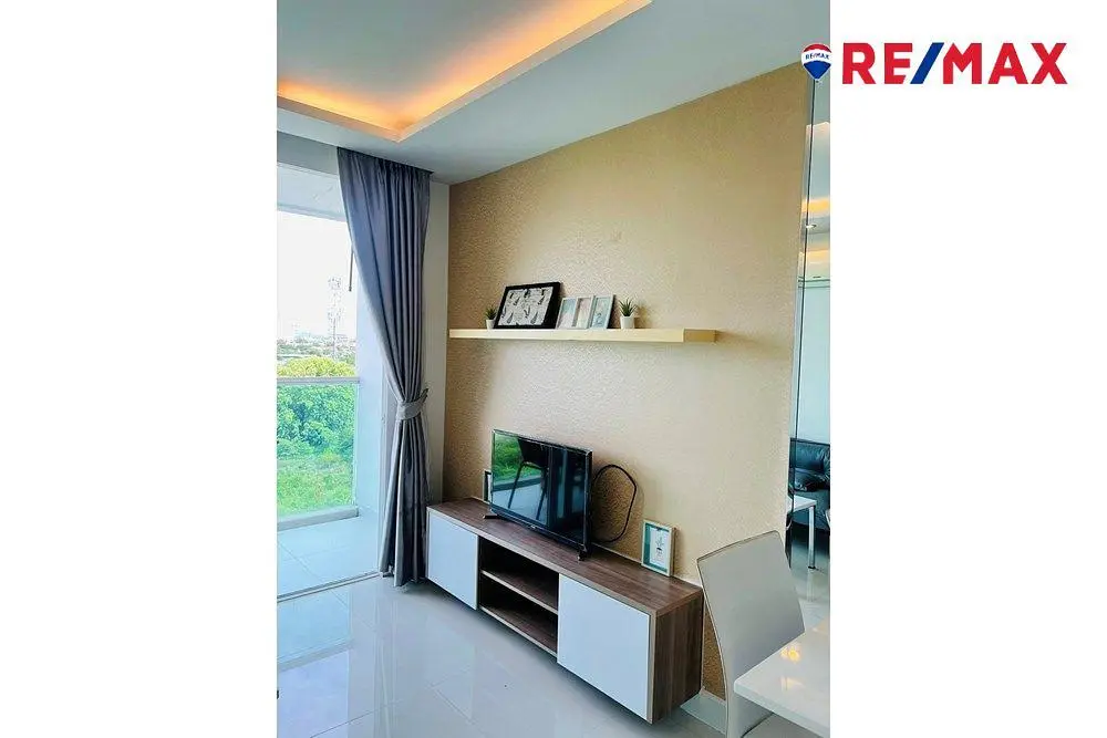 Obývací pokoj; výhled, přirozené světlo, moderní styl