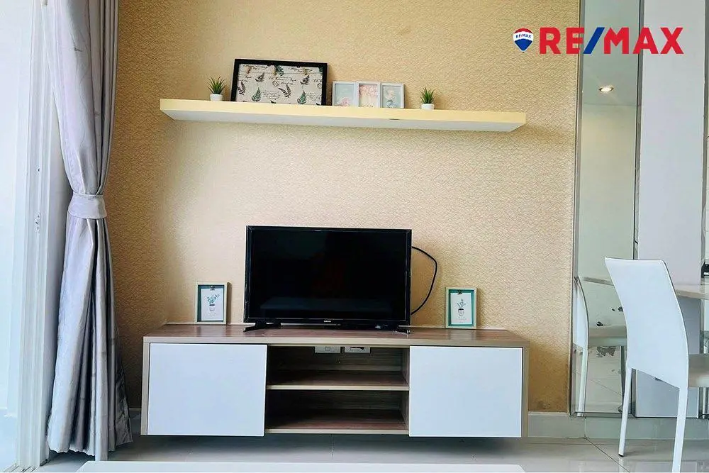 Obývací pokoj; moderní styl, přirozené světlo