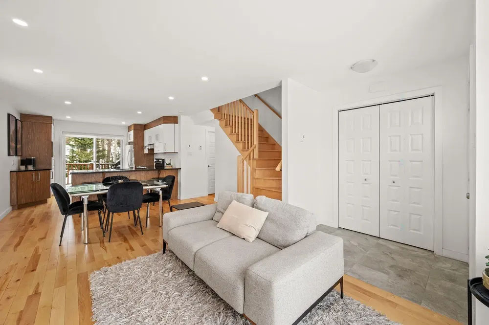 Living room; natural light, wood floor, modern style