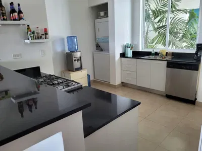 Küche; küchengeräte, warmwasserbereiter, fliesenboden, tageslicht, moderner stil