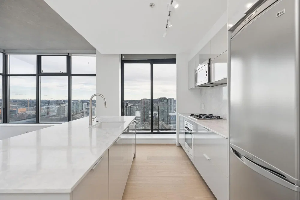 Cuisine; vue, électroménager, lumière naturelle, style moderne