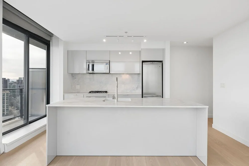 Cuisine; vue, électroménager, lumière naturelle, style moderne, parquet