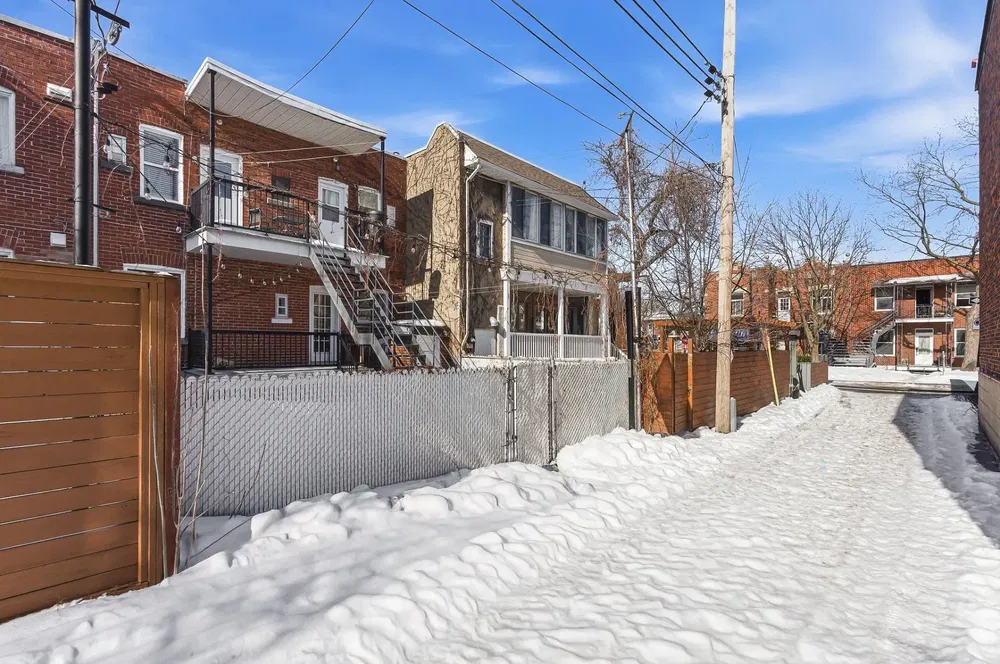 Кућа и околина