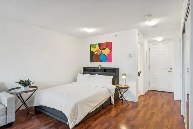 Bedroom; natural light, wood floor, modern style