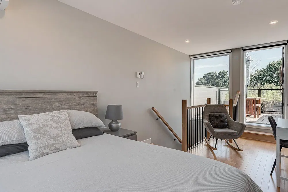 Bedroom; wood floor, natural light, modern style